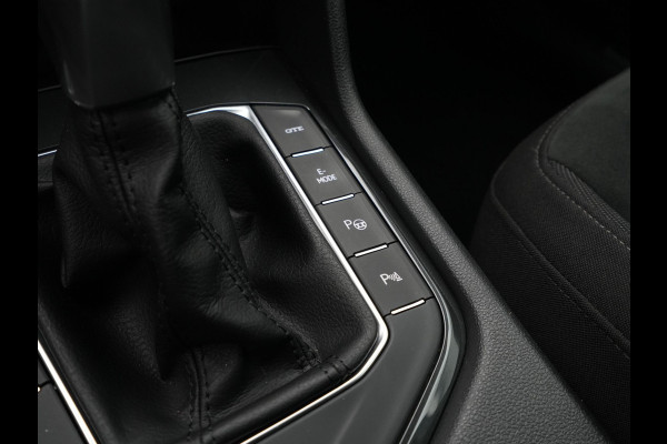 Volkswagen Tiguan 1.4 TSI 245pk eHybrid Elegance Navigatie Camera Matrix Led Stoelverwarming 230
