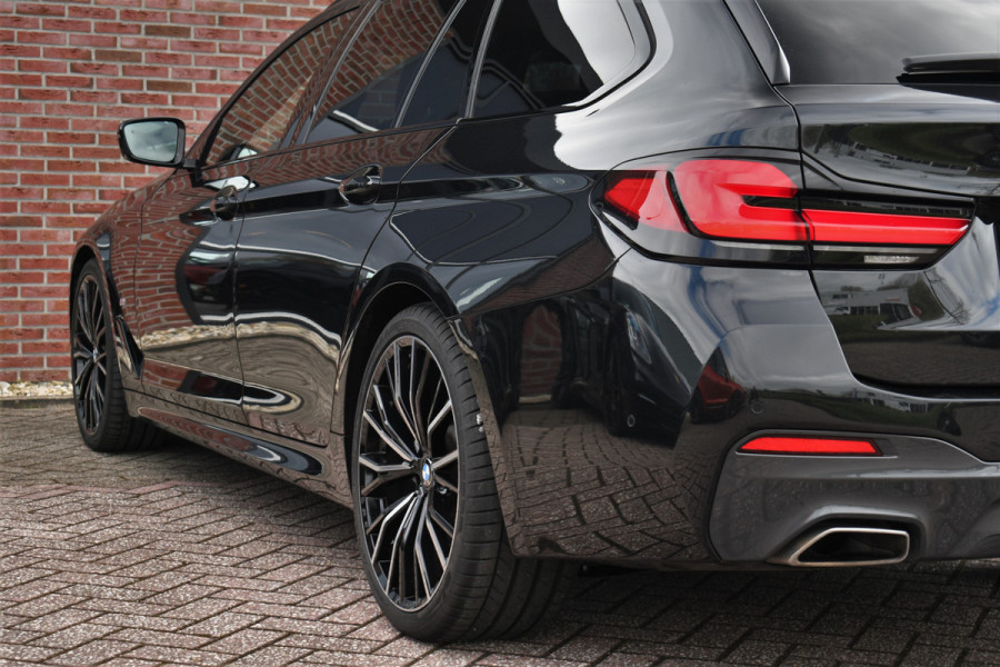 BMW 5 Serie Touring 530d 286pk M-Sport Pano Laser ACC HUD Comfort 4-wielbest