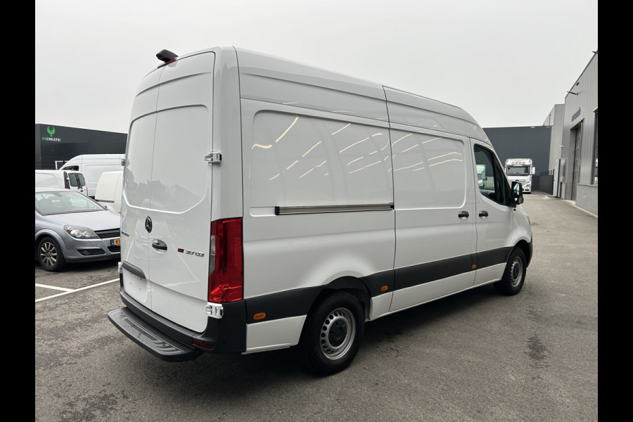 Mercedes-Benz Sprinter 317 CDI L2 H2 MBUX / Navigatie / Camera / Parkeersensoren / Cruise control / Airco / 270 Graden achterdeuren