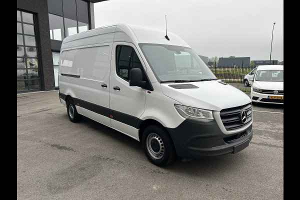 Mercedes-Benz Sprinter 317 CDI L2 H2 MBUX / Navigatie / Camera / Parkeersensoren / Cruise control / Airco / 270 Graden achterdeuren