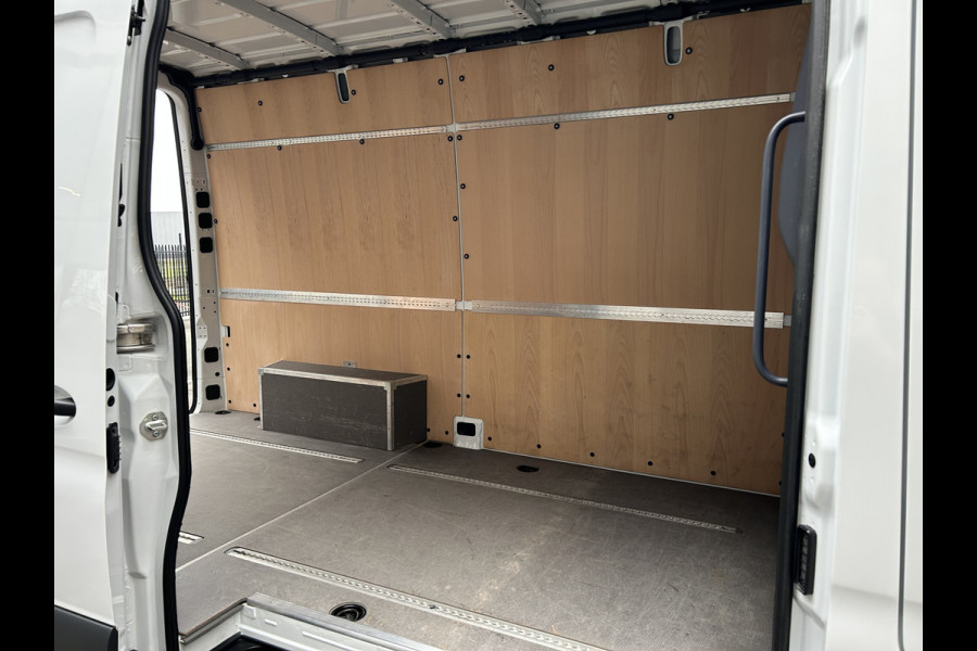 Mercedes-Benz Sprinter 317 CDI L2 H2 MBUX / Navigatie / Camera / Parkeersensoren / Cruise control / Airco / 270 Graden achterdeuren