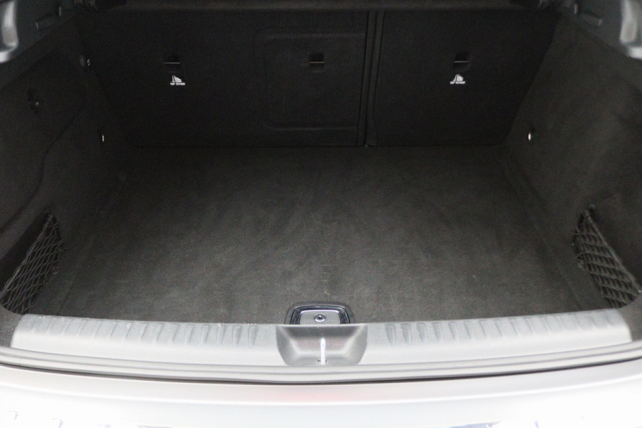 Mercedes-Benz GLA 180 Business Solution AMG Automaat