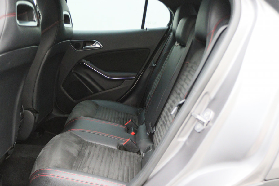 Mercedes-Benz GLA 180 Business Solution AMG Automaat