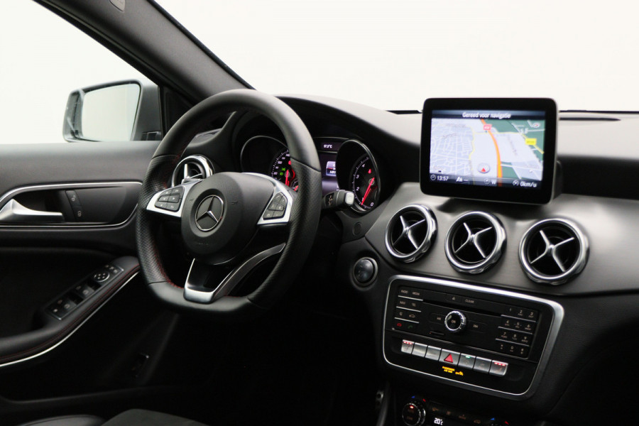 Mercedes-Benz GLA 180 Business Solution AMG Automaat