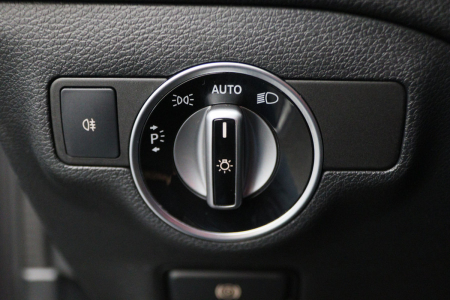 Mercedes-Benz GLA 180 Business Solution AMG Automaat
