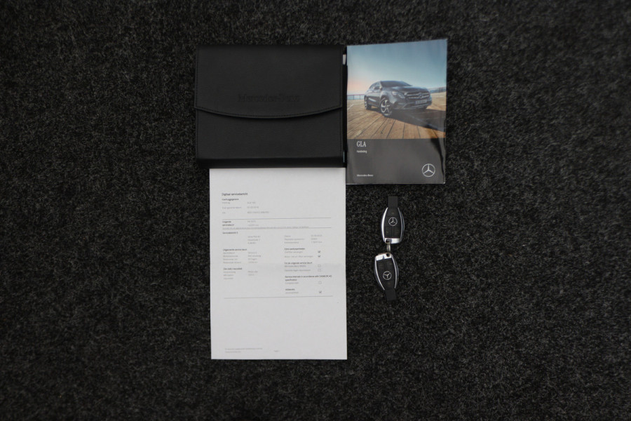 Mercedes-Benz GLA 180 Business Solution AMG Automaat