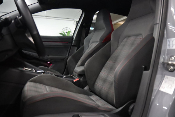 Volkswagen Golf 2.0 TSI GTI PANO/H&K/IQ-LIGHT/CAM/VOLL