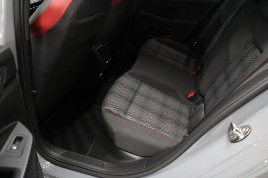 Volkswagen Golf 2.0 TSI GTI PANO/H&K/IQ-LIGHT/CAM/VOLL
