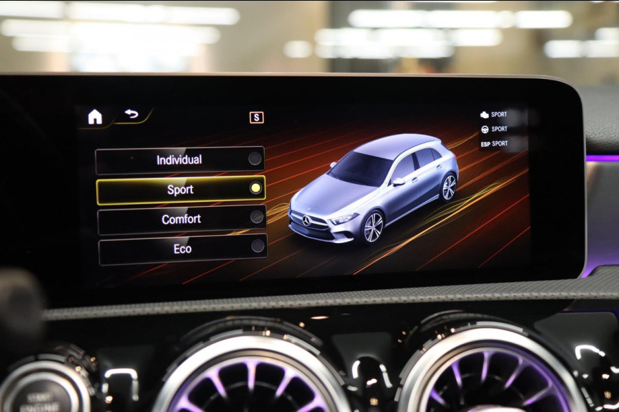 Mercedes-Benz A-Klasse 220 AMG /PANO/SFEERV/CARPLAY/CAM/STOELV/VOLL