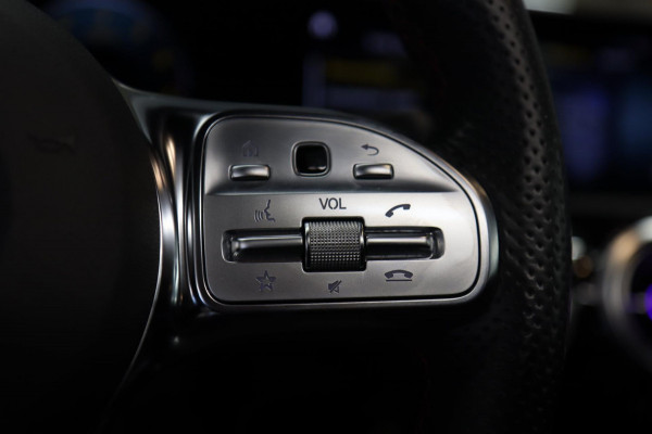 Mercedes-Benz A-Klasse 220 AMG /PANO/SFEERV/CARPLAY/CAM/STOELV/VOLL
