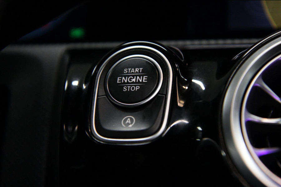 Mercedes-Benz A-Klasse 220 AMG /PANO/SFEERV/CARPLAY/CAM/STOELV/VOLL