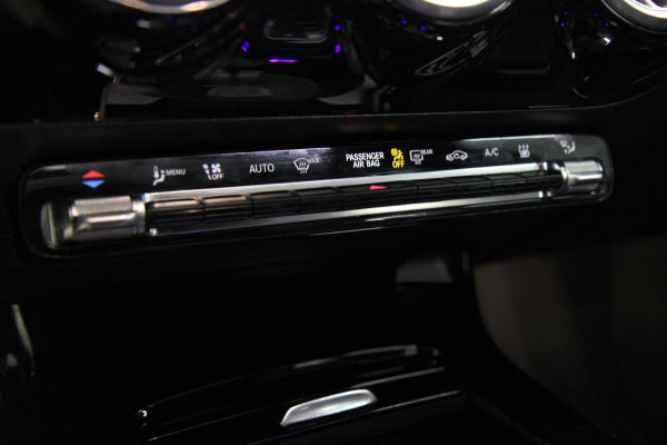 Mercedes-Benz A-Klasse 220 AMG /PANO/SFEERV/CARPLAY/CAM/STOELV/VOLL