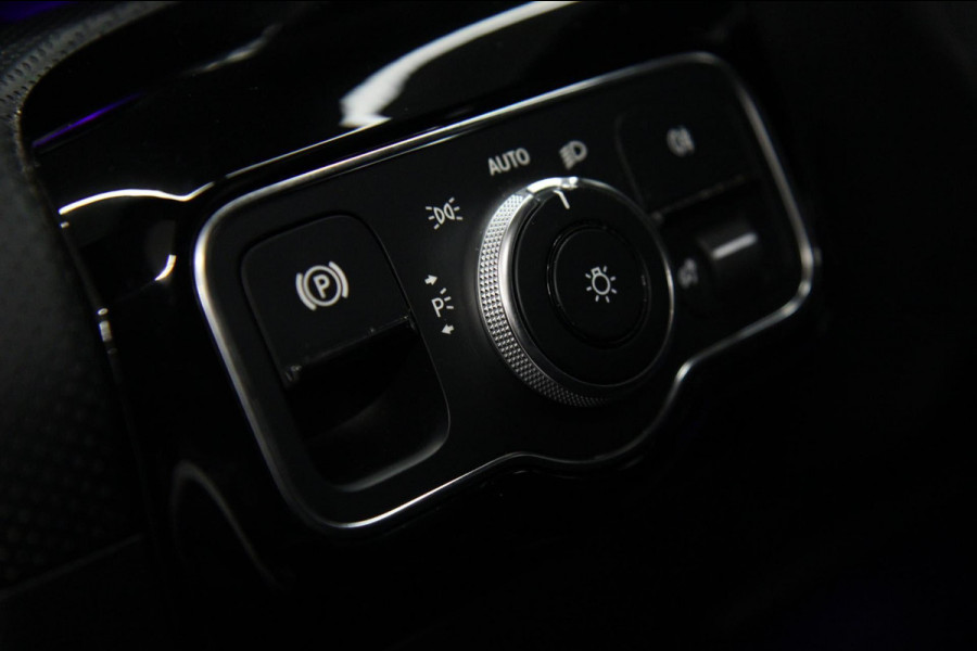 Mercedes-Benz A-Klasse 220 AMG /PANO/SFEERV/CARPLAY/CAM/STOELV/VOLL