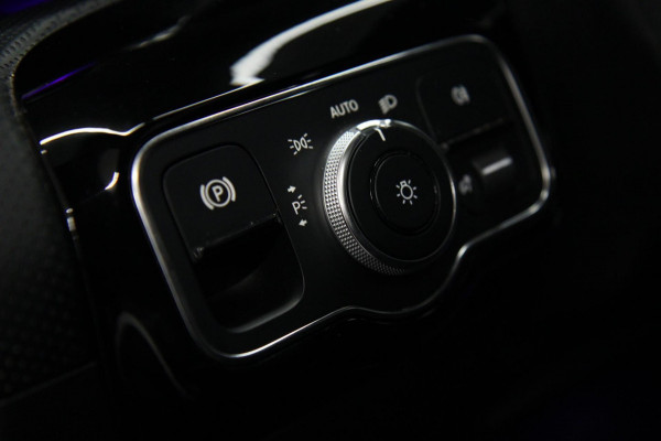 Mercedes-Benz A-Klasse 220 AMG /PANO/SFEERV/CARPLAY/CAM/STOELV/VOLL
