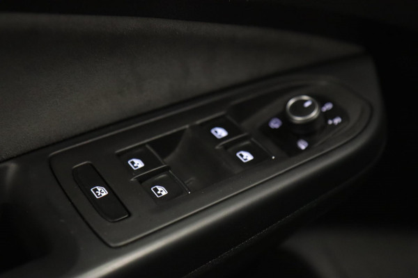 Volkswagen Golf 1.5 eTSI 3X R-Line PANO/IQLIGHT/BLINDESPOT/CARPLAY/VOLL