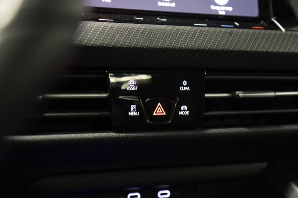 Volkswagen Golf 1.5 eTSI 3X R-Line PANO/IQLIGHT/BLINDESPOT/CARPLAY/VOLL