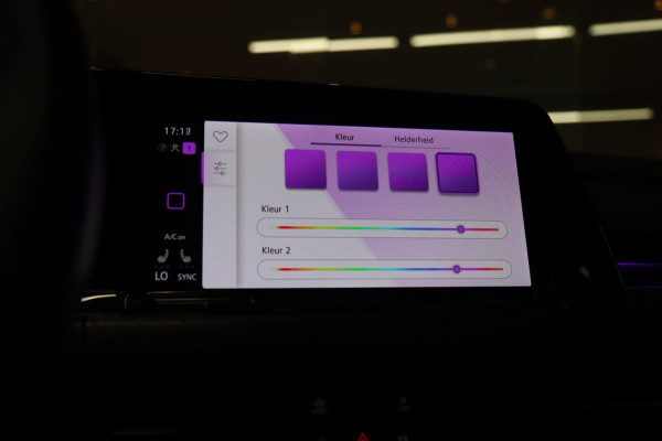 Volkswagen Golf 1.5 eTSI 3X R-Line PANO/IQLIGHT/BLINDESPOT/CARPLAY/VOLL
