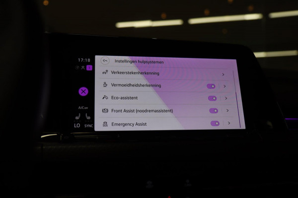 Volkswagen Golf 1.5 eTSI 3X R-Line PANO/IQLIGHT/BLINDESPOT/CARPLAY/VOLL