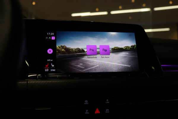 Volkswagen Golf 1.5 eTSI 3X R-Line PANO/IQLIGHT/BLINDESPOT/CARPLAY/VOLL