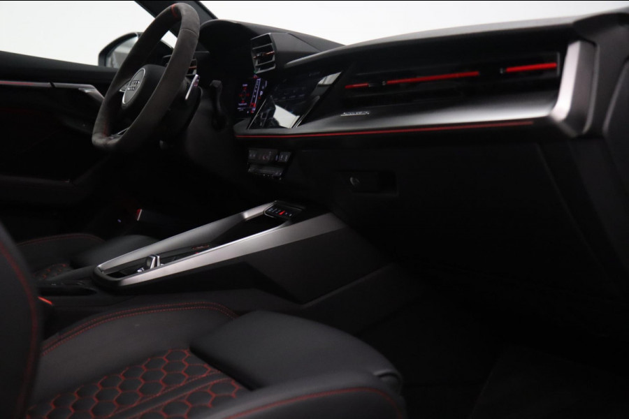 Audi RS3 Sportback 2.5 TFSI quattro /PANO/B&O/Memory/BOMVOL