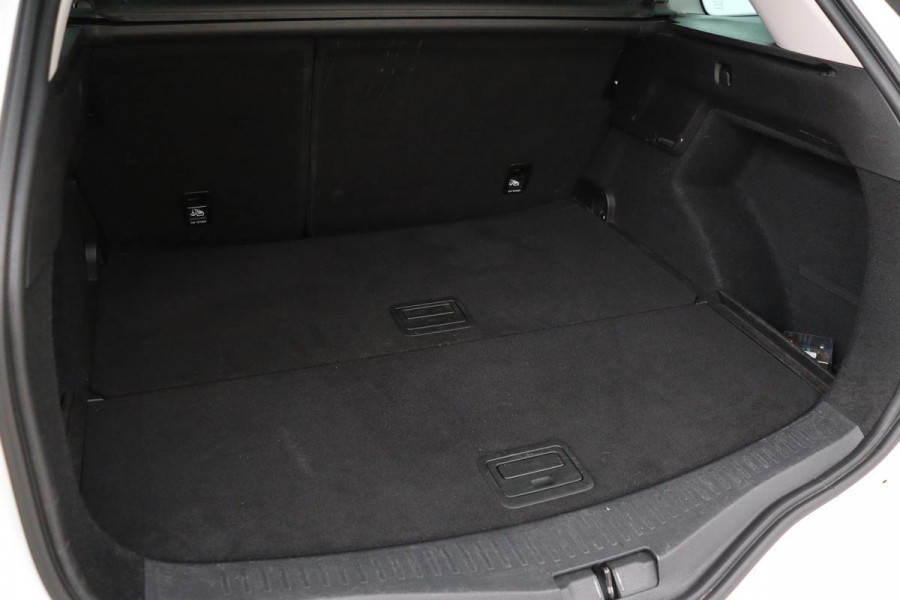 Renault Mégane 1.3 TCe Limited | Carplay | Keyless | Navigatie | Climate control | Parkeerhulp | Cruise control | DAB | Bluetooth