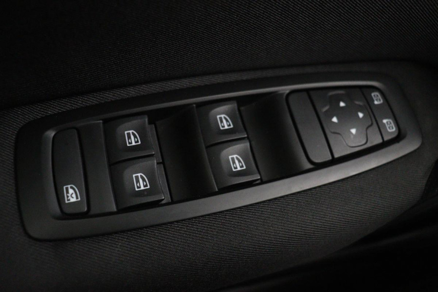 Renault Mégane 1.3 TCe Limited | Carplay | Keyless | Navigatie | Climate control | Parkeerhulp | Cruise control | DAB | Bluetooth