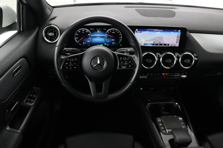 Mercedes-Benz GLA 250e Style | Adaptive cruise | Carplay | Stoelverwarming | Camera | Half leder | Full LED | Park Assist | Widescreen | Climate control