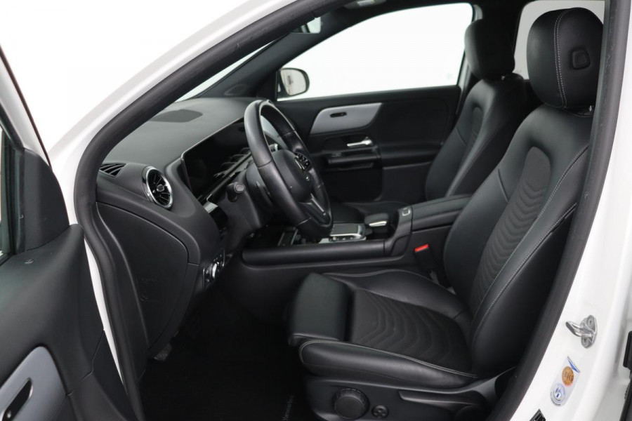 Mercedes-Benz GLA 250e Style | Adaptive cruise | Carplay | Stoelverwarming | Camera | Half leder | Full LED | Park Assist | Widescreen | Climate control