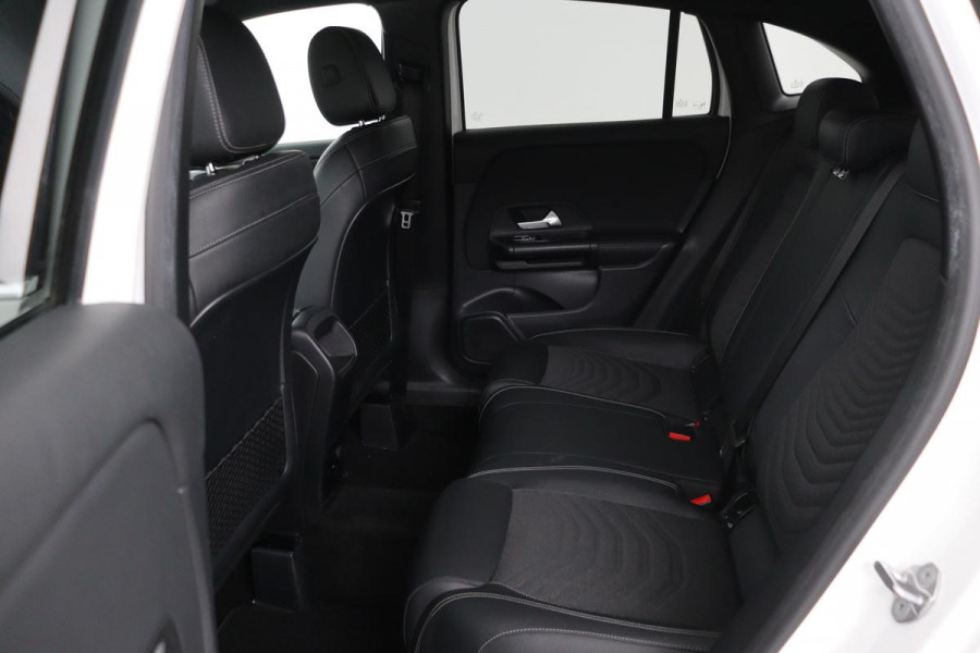 Mercedes-Benz GLA 250e Style | Adaptive cruise | Carplay | Stoelverwarming | Camera | Half leder | Full LED | Park Assist | Widescreen | Climate control