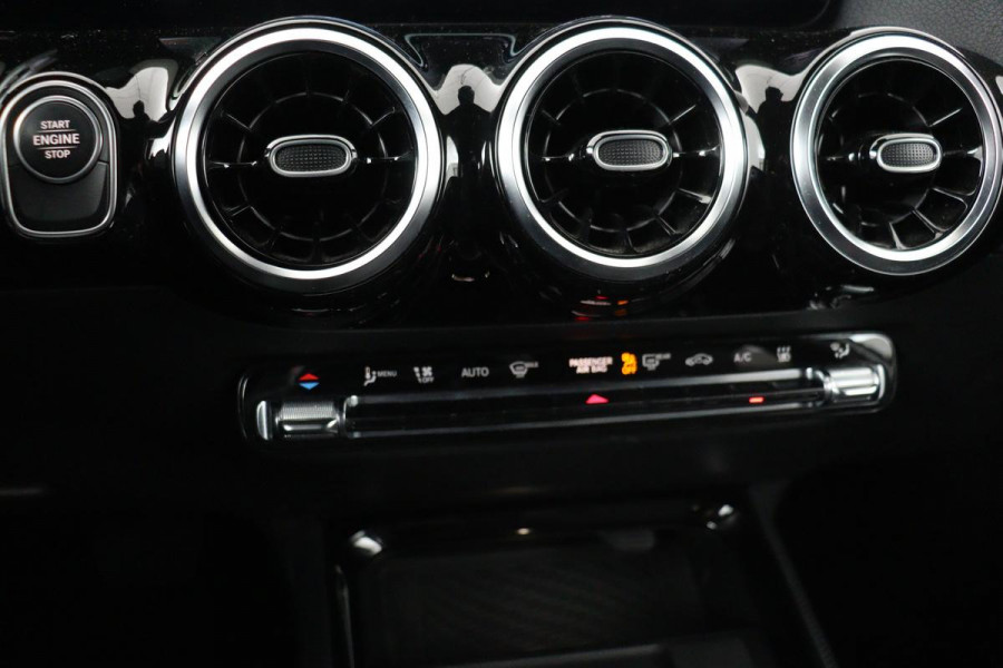 Mercedes-Benz GLA 250e Style | Adaptive cruise | Carplay | Stoelverwarming | Camera | Half leder | Full LED | Park Assist | Widescreen | Climate control
