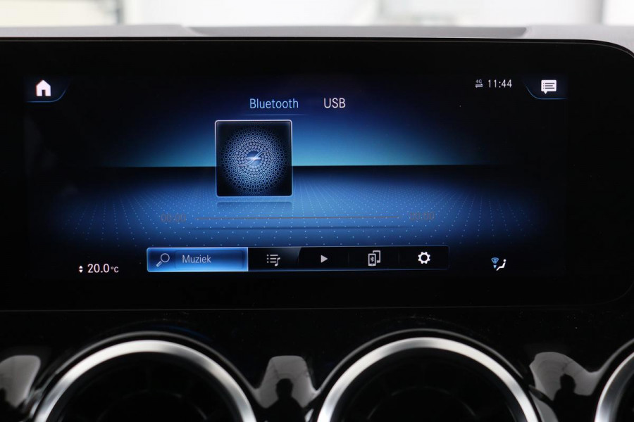 Mercedes-Benz GLA 250e Style | Adaptive cruise | Carplay | Stoelverwarming | Camera | Half leder | Full LED | Park Assist | Widescreen | Climate control