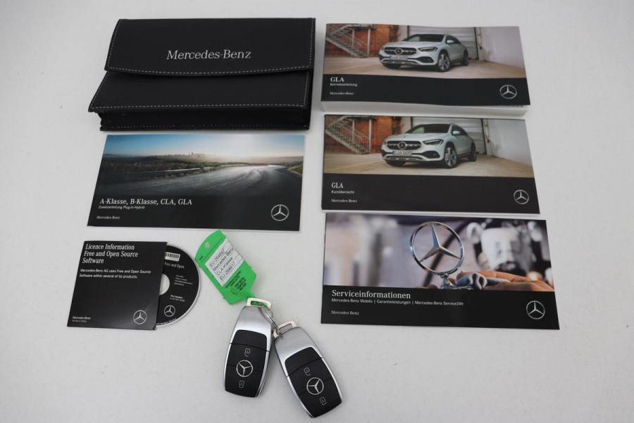 Mercedes-Benz GLA 250e Style | Adaptive cruise | Carplay | Stoelverwarming | Camera | Half leder | Full LED | Park Assist | Widescreen | Climate control