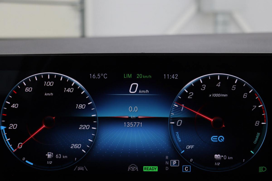 Mercedes-Benz GLA 250e Style | Adaptive cruise | Carplay | Stoelverwarming | Camera | Half leder | Full LED | Park Assist | Widescreen | Climate control