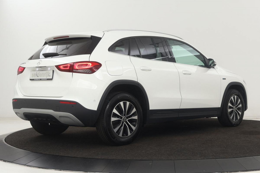 Mercedes-Benz GLA 250e Style | Adaptive cruise | Carplay | Stoelverwarming | Camera | Half leder | Full LED | Park Assist | Widescreen | Climate control
