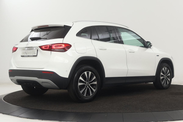 Mercedes-Benz GLA 250e Style | Adaptive cruise | Carplay | Stoelverwarming | Camera | Half leder | Full LED | Park Assist | Widescreen | Climate control