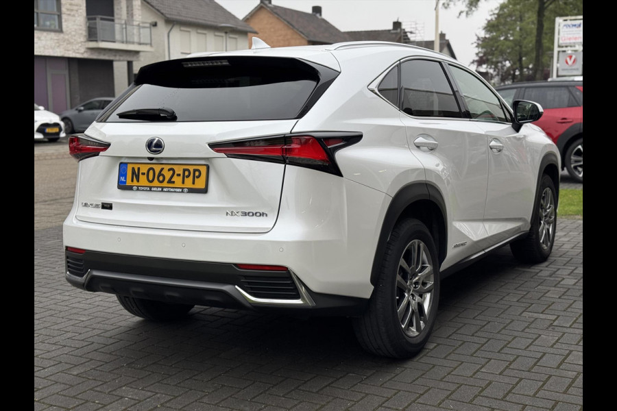 Lexus NX 300h AWD Luxury Line | Groot Scherm, Adaptive cruise control, Leer, Stoelverwarming, Parkeersensoren, Elektrische achterklep, 18