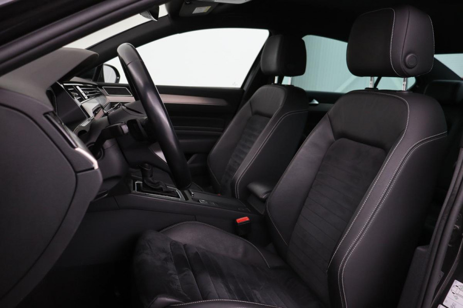 Volkswagen Passat 1.5 TSI R Line | Stoelverwarming | Matrix LED | Adaptive cruise | Carplay | Leder/Alcantara | Navigatie | Parkeerhulp