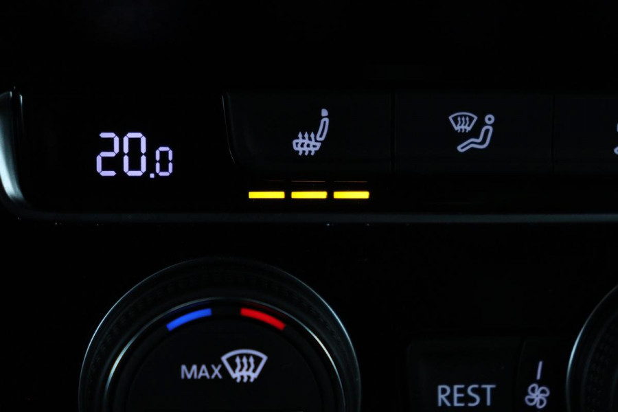 Volkswagen Passat 1.5 TSI R Line | Stoelverwarming | Matrix LED | Adaptive cruise | Carplay | Leder/Alcantara | Navigatie | Parkeerhulp