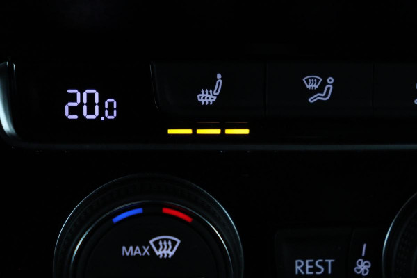 Volkswagen Passat 1.5 TSI R Line | Stoelverwarming | Matrix LED | Adaptive cruise | Carplay | Leder/Alcantara | Navigatie | Parkeerhulp