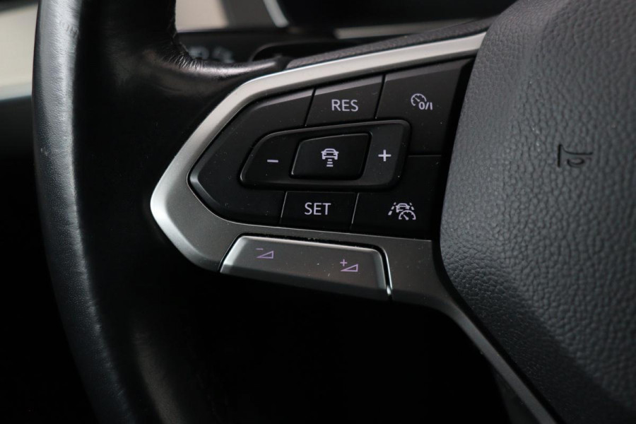 Volkswagen Passat 1.5 TSI R Line | Stoelverwarming | Matrix LED | Adaptive cruise | Carplay | Leder/Alcantara | Navigatie | Parkeerhulp