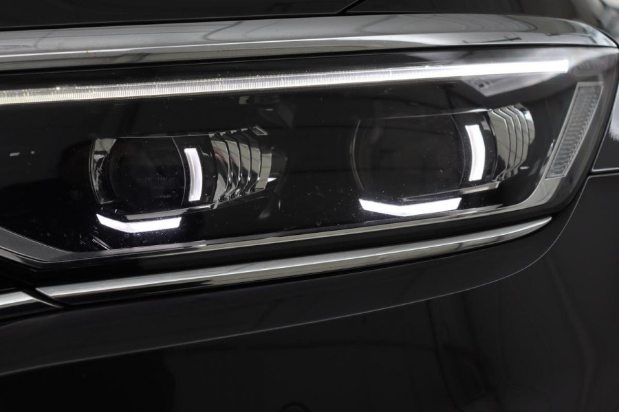 Volkswagen Passat 1.5 TSI R Line | Stoelverwarming | Matrix LED | Adaptive cruise | Carplay | Leder/Alcantara | Navigatie | Parkeerhulp