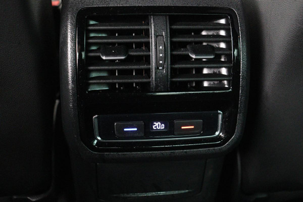 Volkswagen Passat 1.5 TSI R Line | Stoelverwarming | Matrix LED | Adaptive cruise | Carplay | Leder/Alcantara | Navigatie | Parkeerhulp