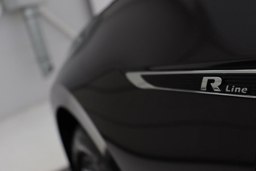 Volkswagen Passat 1.5 TSI R Line | Stoelverwarming | Matrix LED | Adaptive cruise | Carplay | Leder/Alcantara | Navigatie | Parkeerhulp