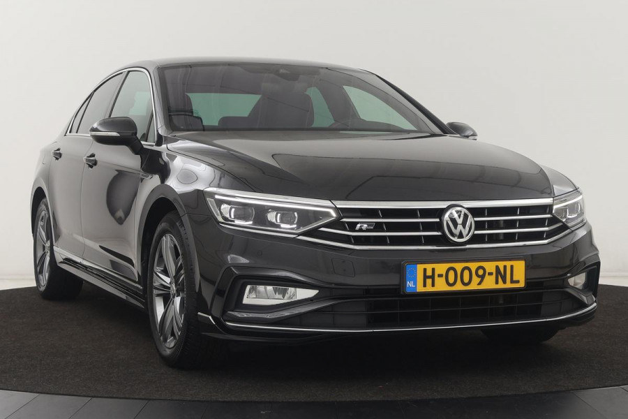 Volkswagen Passat 1.5 TSI R Line | Stoelverwarming | Matrix LED | Adaptive cruise | Carplay | Leder/Alcantara | Navigatie | Parkeerhulp