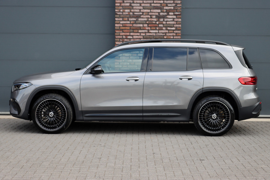 Mercedes-Benz EQB 350 4MATIC AMG Line 71 kWh | Facelift | Distronic | Burmester  | Memory | HUD | Trekhaak | Panoramadak | Verwarmd Stuurwiel | Keyless Go | Vario-achterbank |