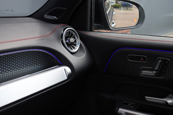 Mercedes-Benz EQB 350 4MATIC AMG Line 71 kWh | Facelift | Distronic | Burmester  | Memory | HUD | Trekhaak | Panoramadak | Verwarmd Stuurwiel | Keyless Go | Vario-achterbank |