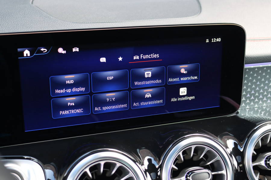 Mercedes-Benz EQB 350 4MATIC AMG Line 71 kWh | Facelift | Distronic | Burmester  | Memory | HUD | Trekhaak | Panoramadak | Verwarmd Stuurwiel | Keyless Go | Vario-achterbank |