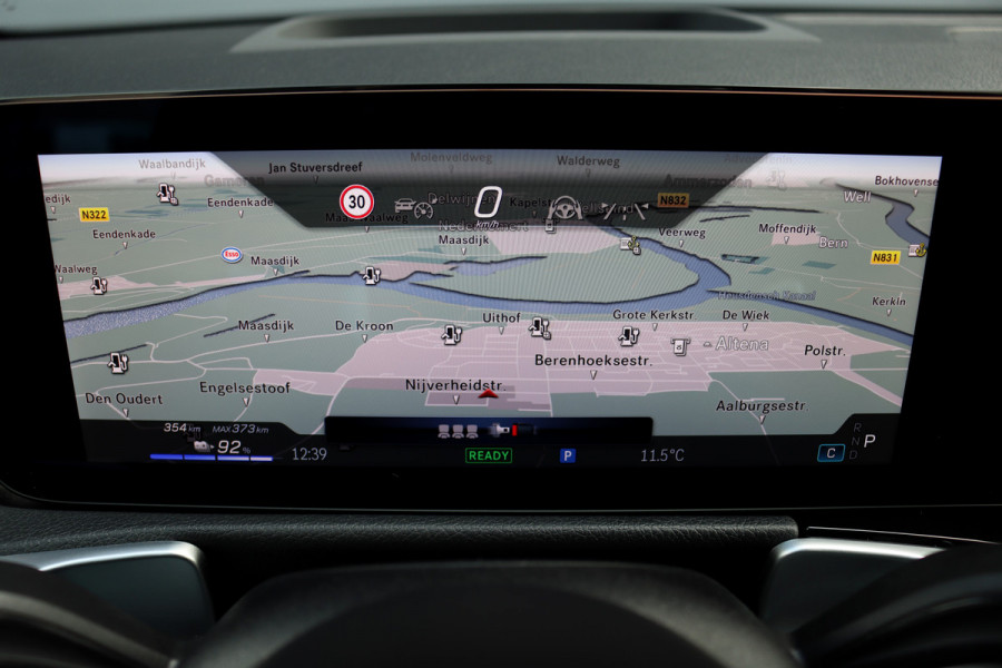 Mercedes-Benz EQB 350 4MATIC AMG Line 71 kWh | Facelift | Distronic | Burmester  | Memory | HUD | Trekhaak | Panoramadak | Verwarmd Stuurwiel | Keyless Go | Vario-achterbank |