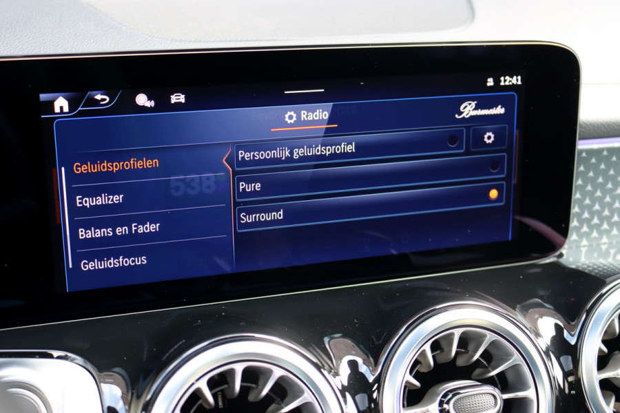 Mercedes-Benz EQB 350 4MATIC AMG Line 71 kWh | Facelift | Distronic | Burmester  | Memory | HUD | Trekhaak | Panoramadak | Verwarmd Stuurwiel | Keyless Go | Vario-achterbank |