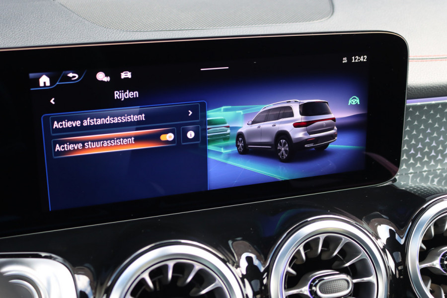 Mercedes-Benz EQB 350 4MATIC AMG Line 71 kWh | Facelift | Distronic | Burmester  | Memory | HUD | Trekhaak | Panoramadak | Verwarmd Stuurwiel | Keyless Go | Vario-achterbank |